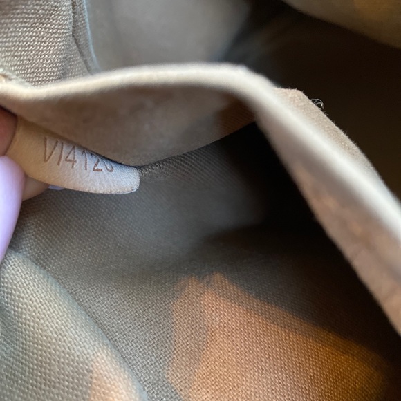 Louis Vuitton Tivoli - Picture 8 of 11